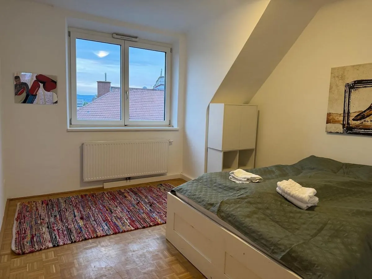 Cozy Apartment With Balcony Near Yppenplatz! Vienna