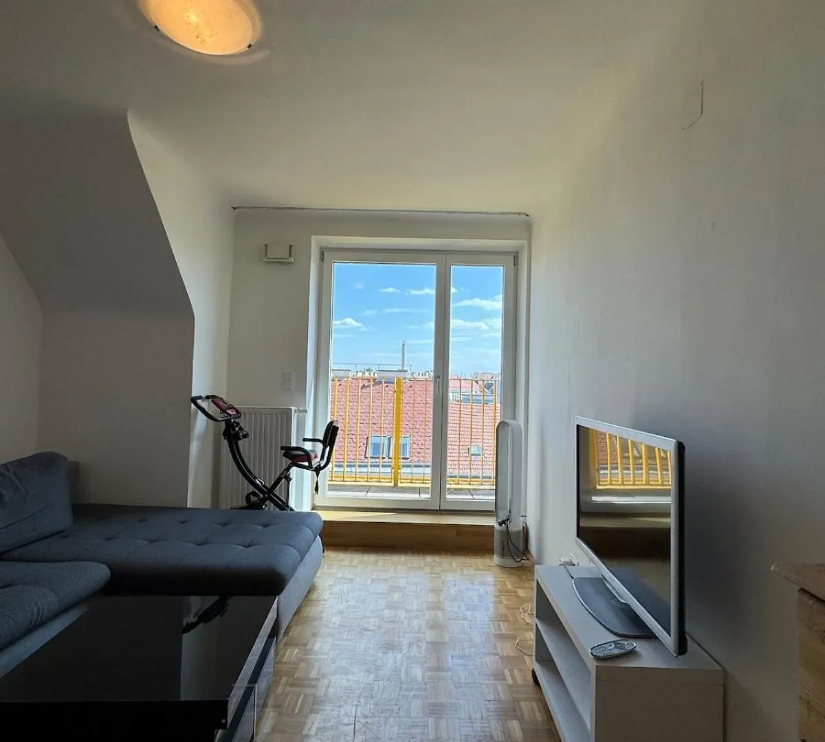 Cozy Apartment With Balcony Near Yppenplatz! Vienna