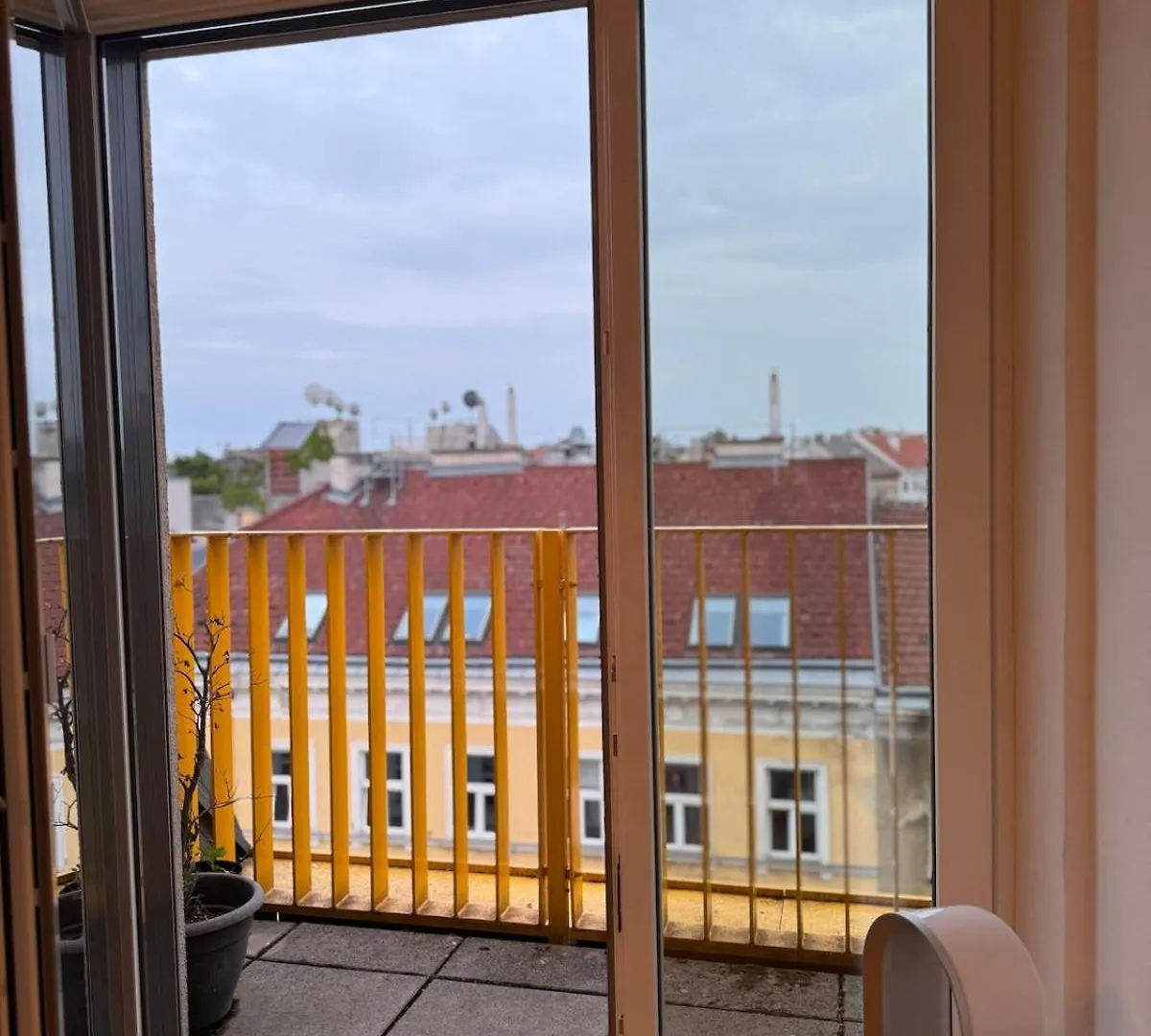 Cozy Apartment With Balcony Near Yppenplatz! Vienna